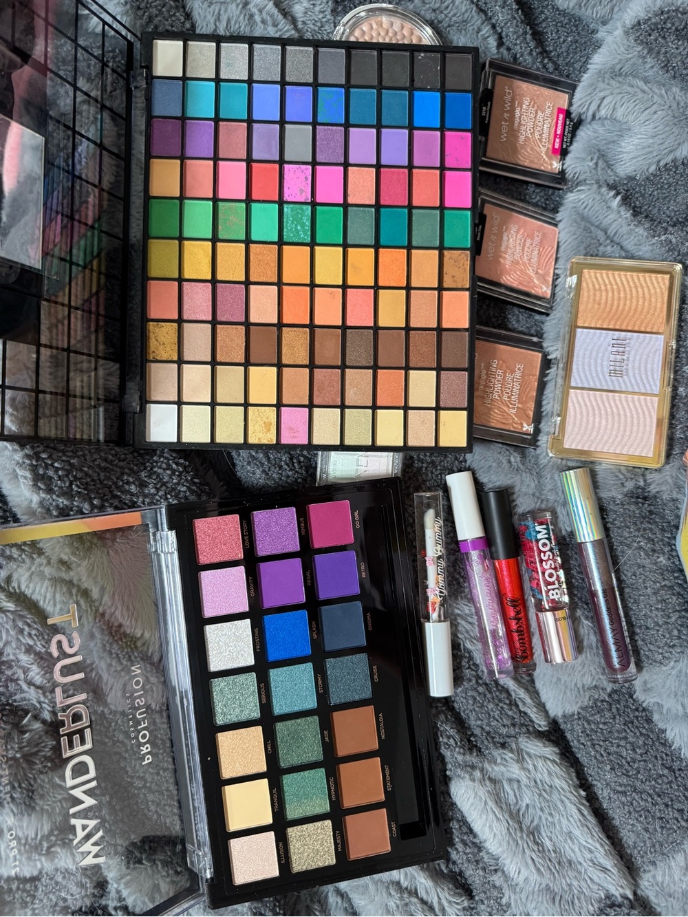 Makeup Bundle - Picture 2 of 13
